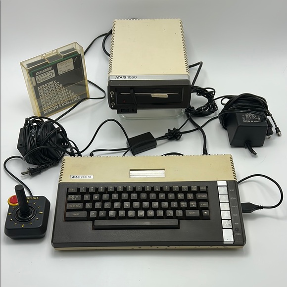 Atari‎ 800XL Computer System - Black and Cream - Picture 1 of 15